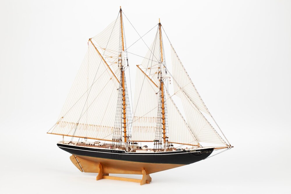 1:100 Bluenose II